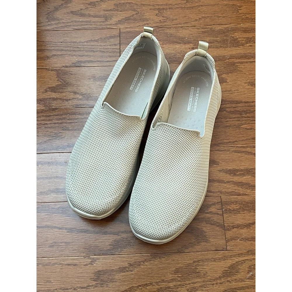 Women's Skechers Goga Max Slip-on Sneakers Shoes Beige Sz 9.5 Brand New